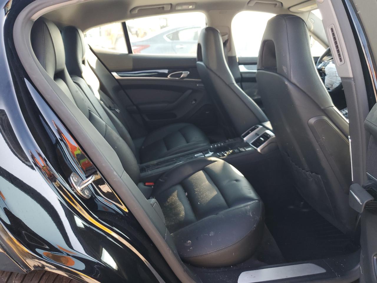 Porsche Panamera S Image 8