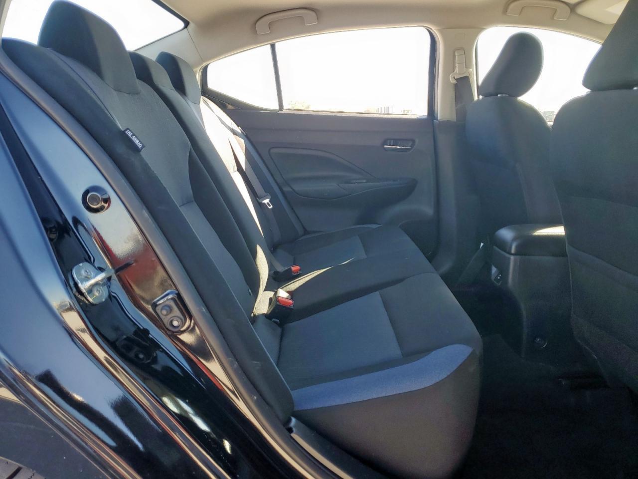 Nissan Versa Sv Image 9