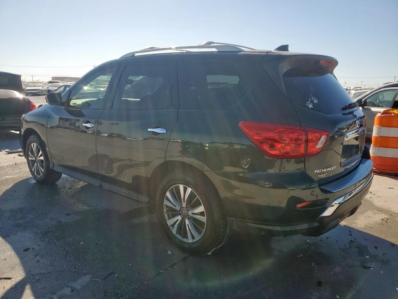 Nissan Pathfinder S Image 3