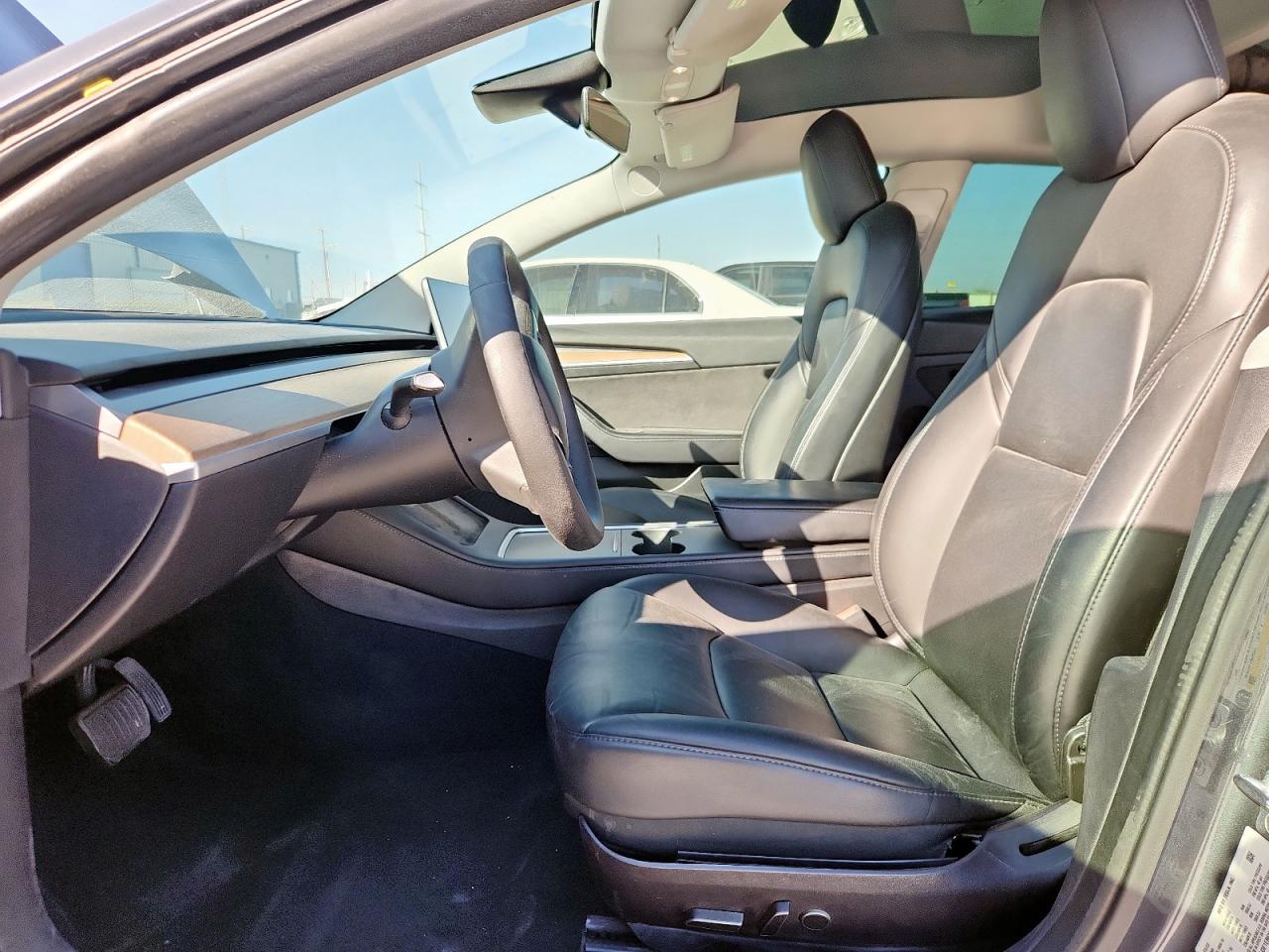 Tesla Model 3 Image 9