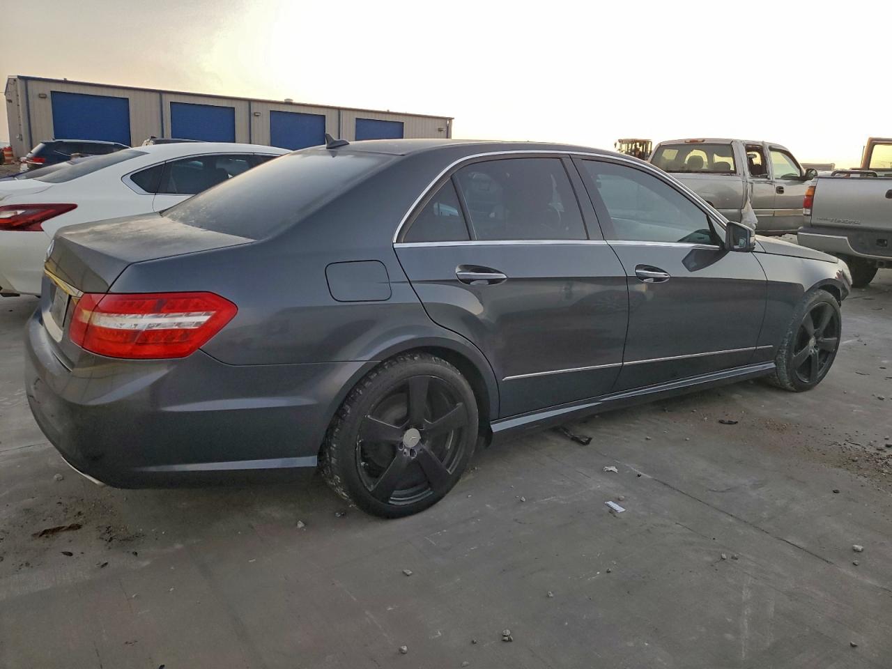 Mercedes-Benz E-Class 350 Image 2