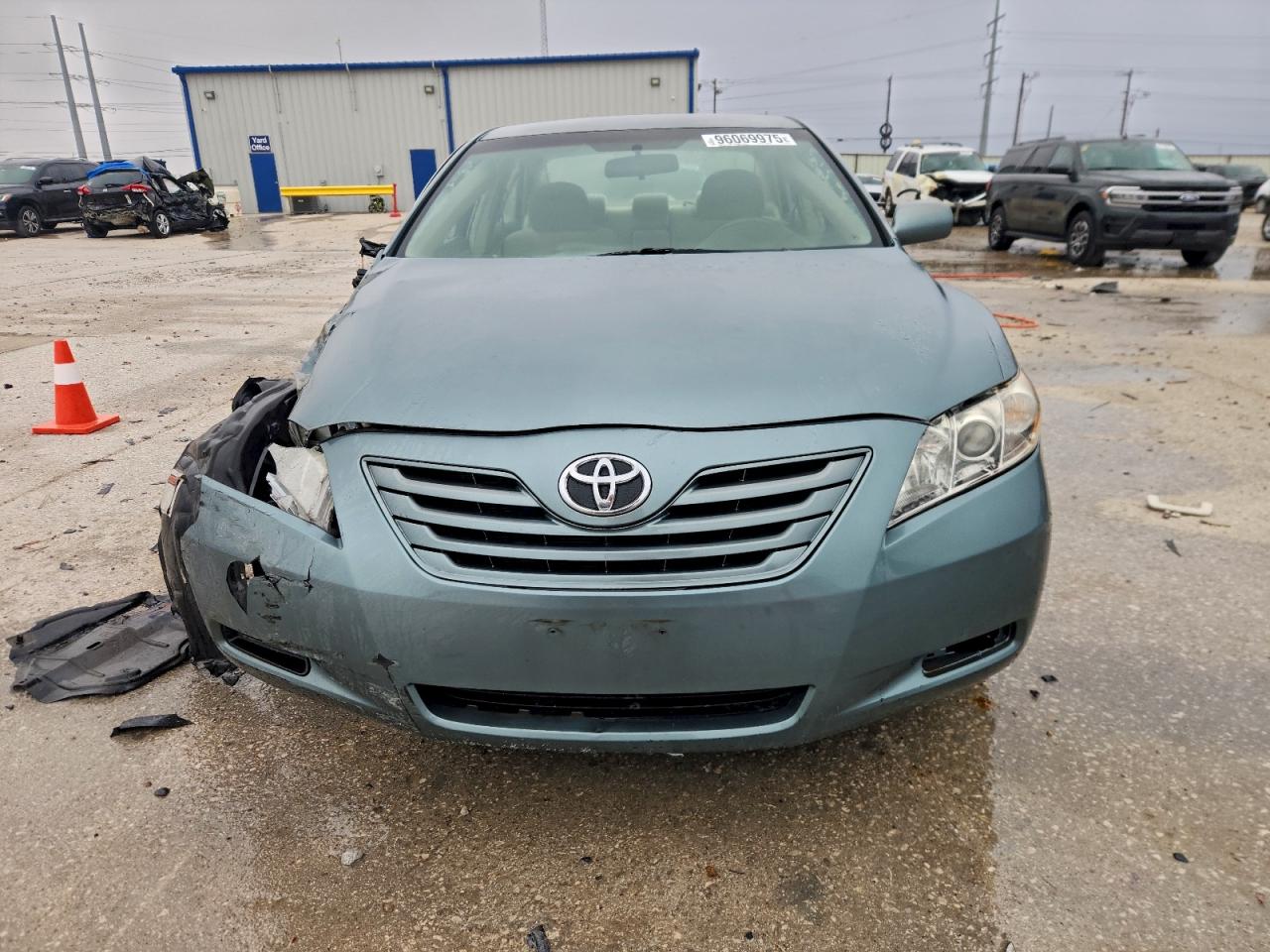 Toyota Camry Ce Image 7