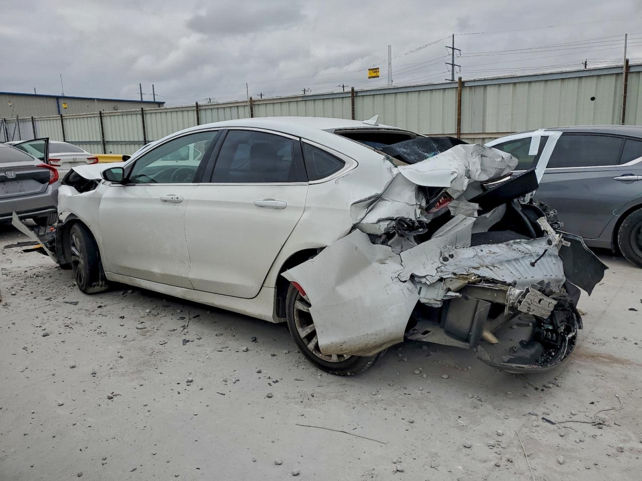 Chrysler 200 Limited Image 9