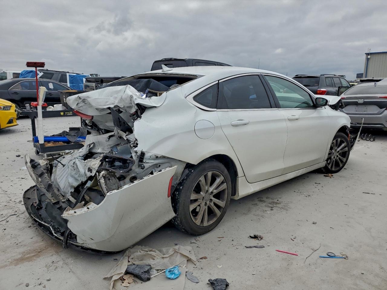 Chrysler 200 Limited Image 2