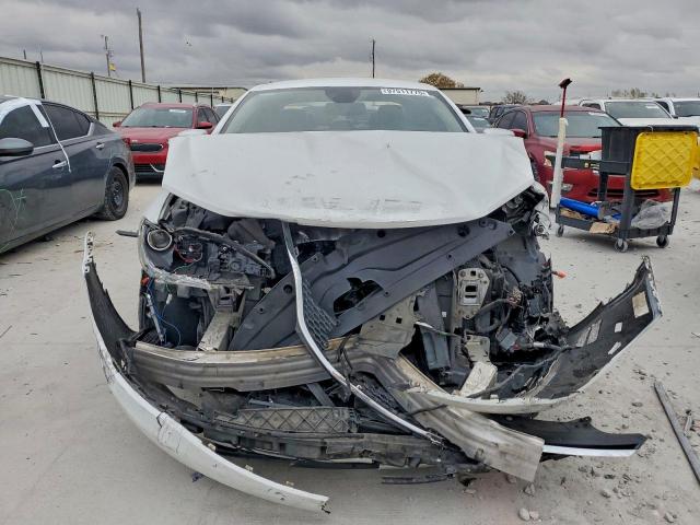 Chrysler 200 Limited Image 4