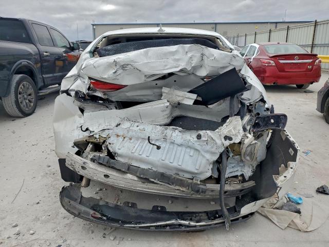 Chrysler 200 Limited Image 12