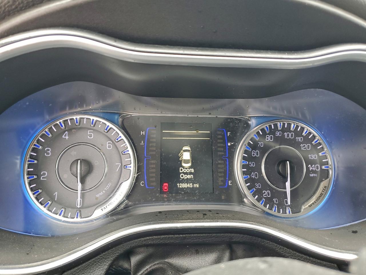 Chrysler 200 Limited Image 5