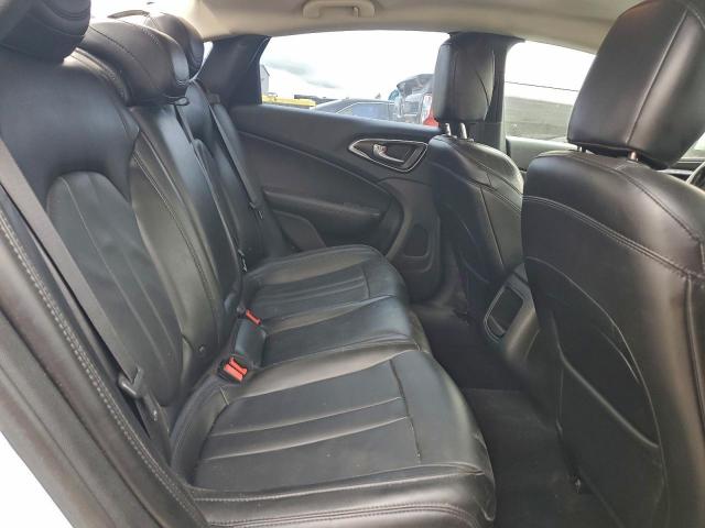 Chrysler 200 Limited Image 7