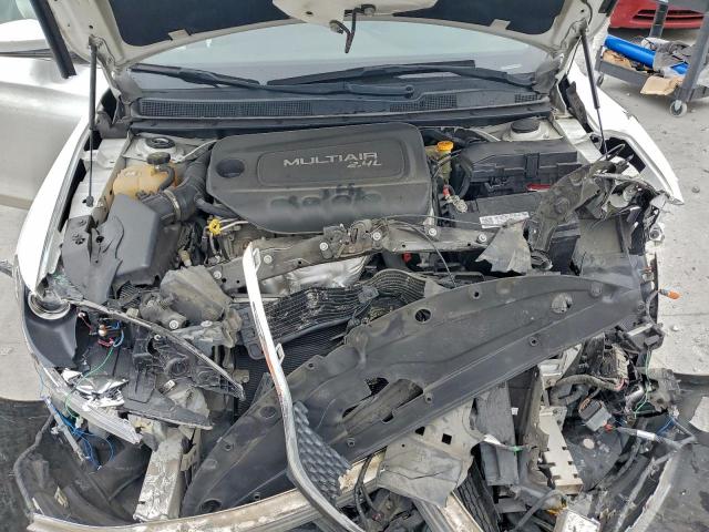 Chrysler 200 Limited Image 6