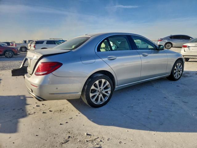 Mercedes-Benz E-Class 300 4matic Image 2