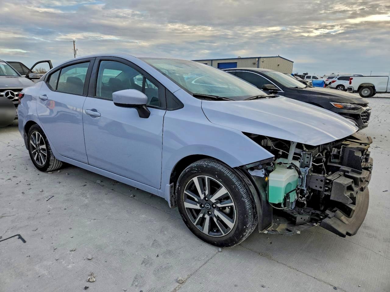 Nissan Versa Sv Image 4