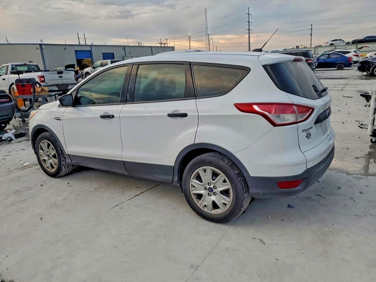 Ford Escape S Image 3