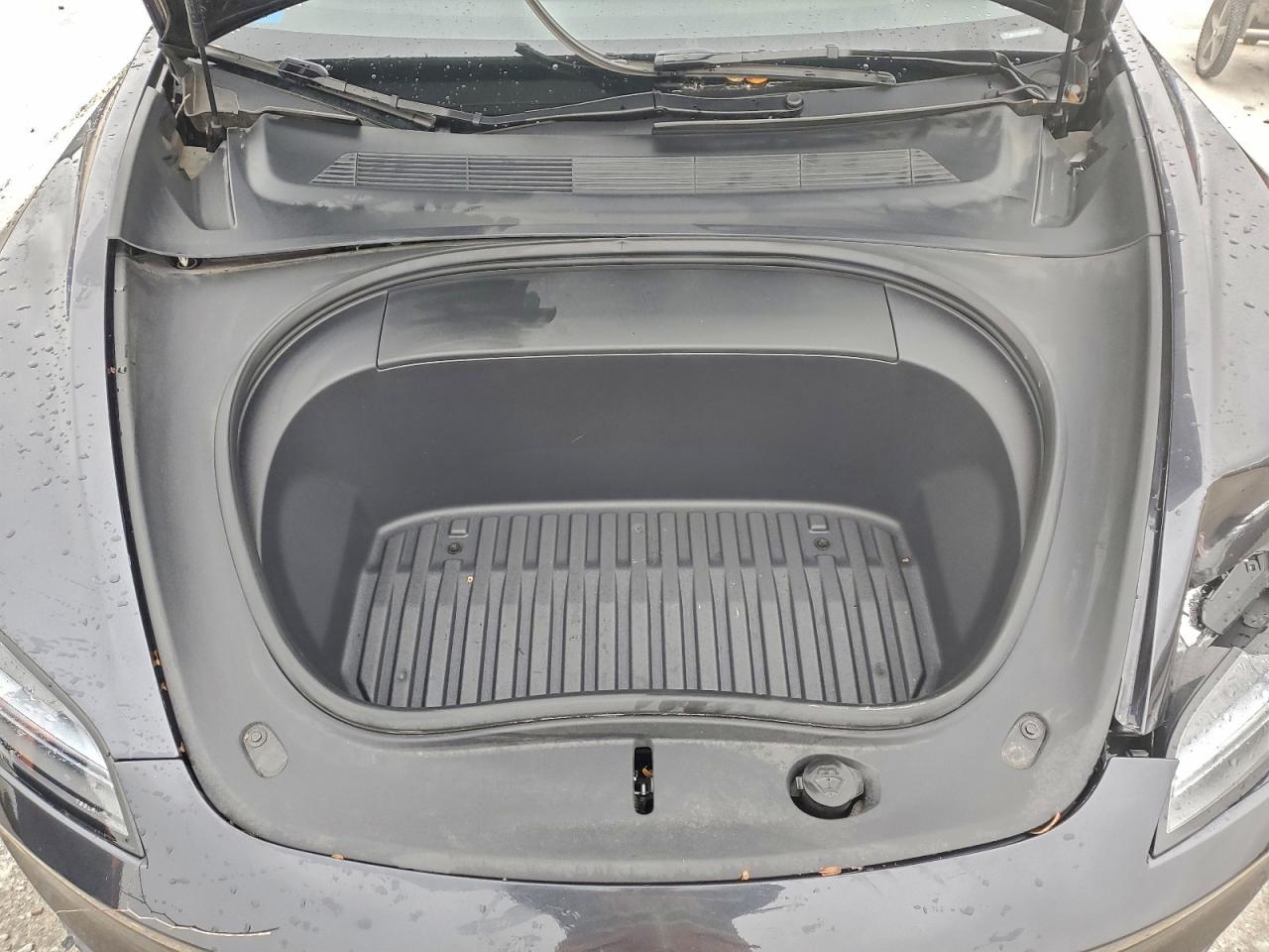 Tesla Model 3 Image 12