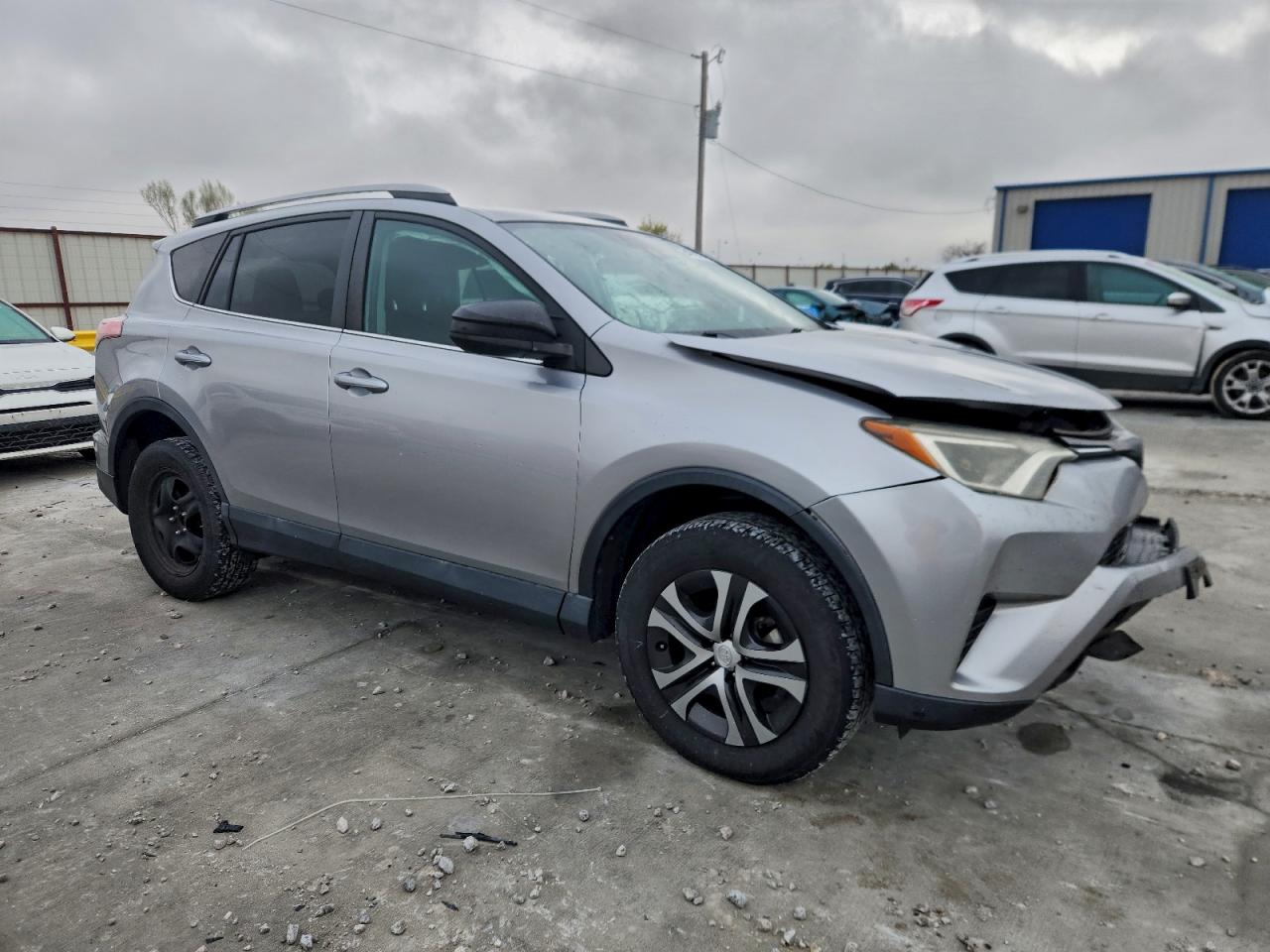 Toyota RAV4 Le Image 6