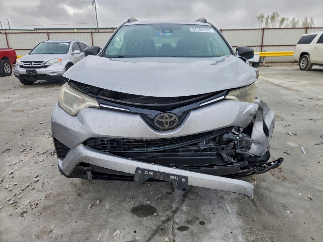 Toyota RAV4 Le Image 2