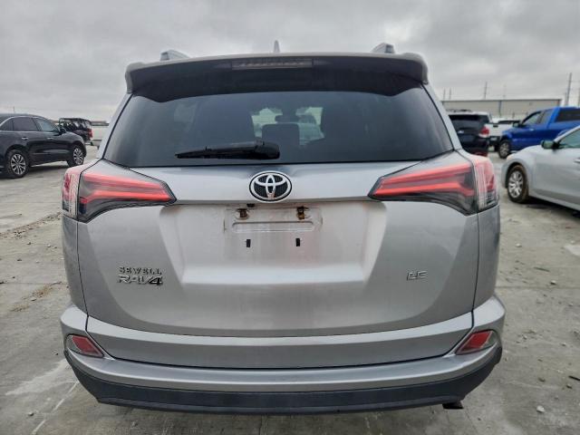 Toyota RAV4 Le Image 3