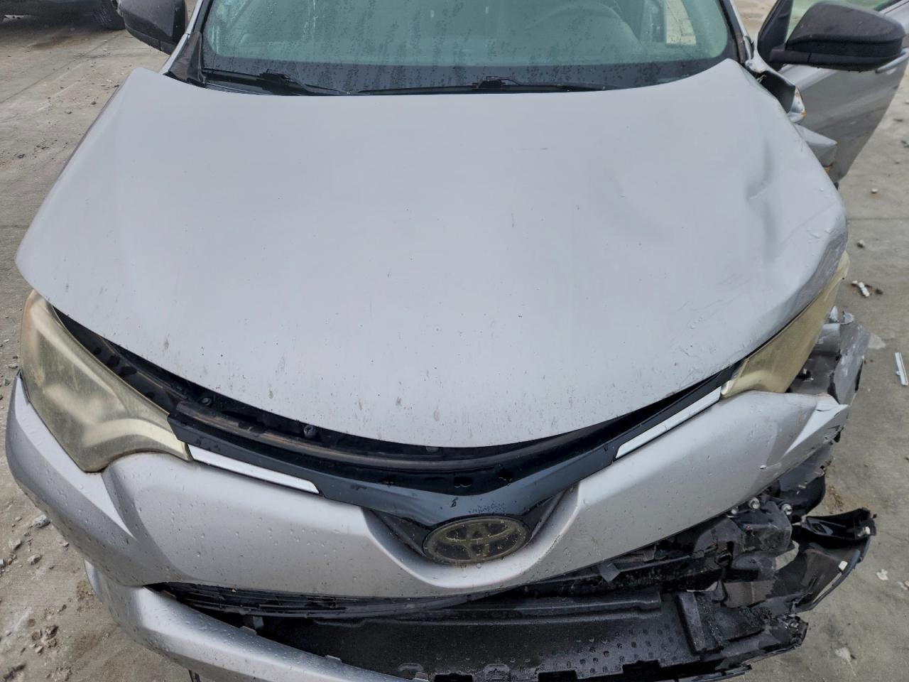 Toyota RAV4 Le Image 5