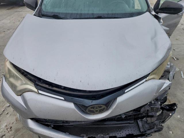 Toyota RAV4 Le Image 5