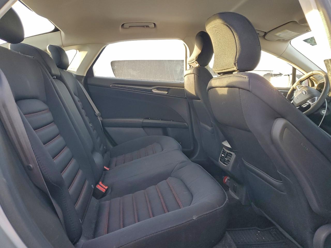 Ford Fusion Se Image 10