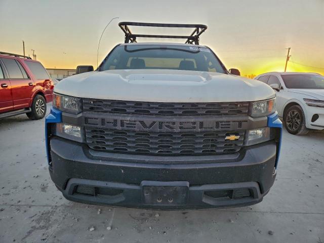 Chevrolet Silverado C1500 Image 3