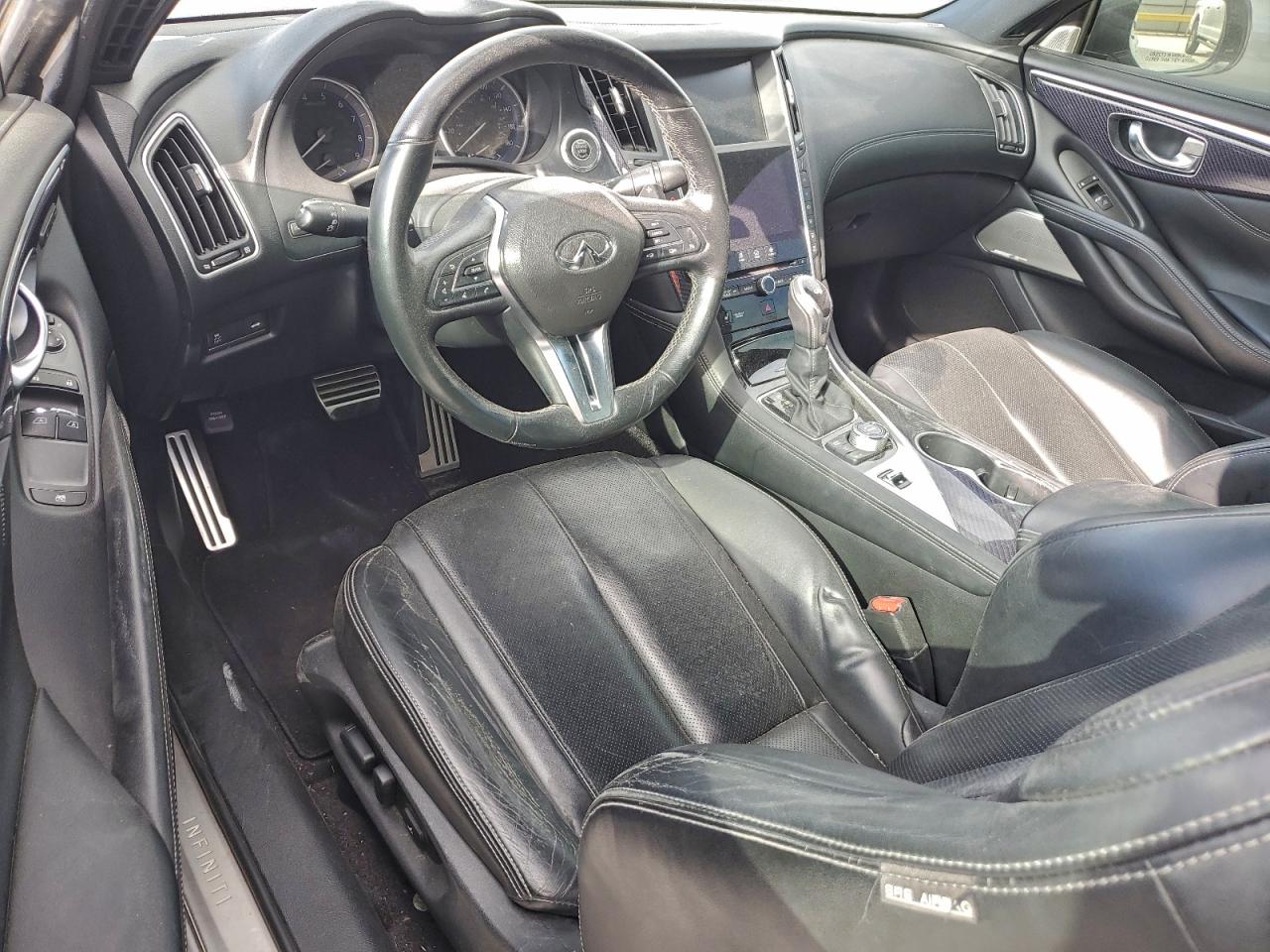 INFINITI Q60 Red Sport 400 Image 8