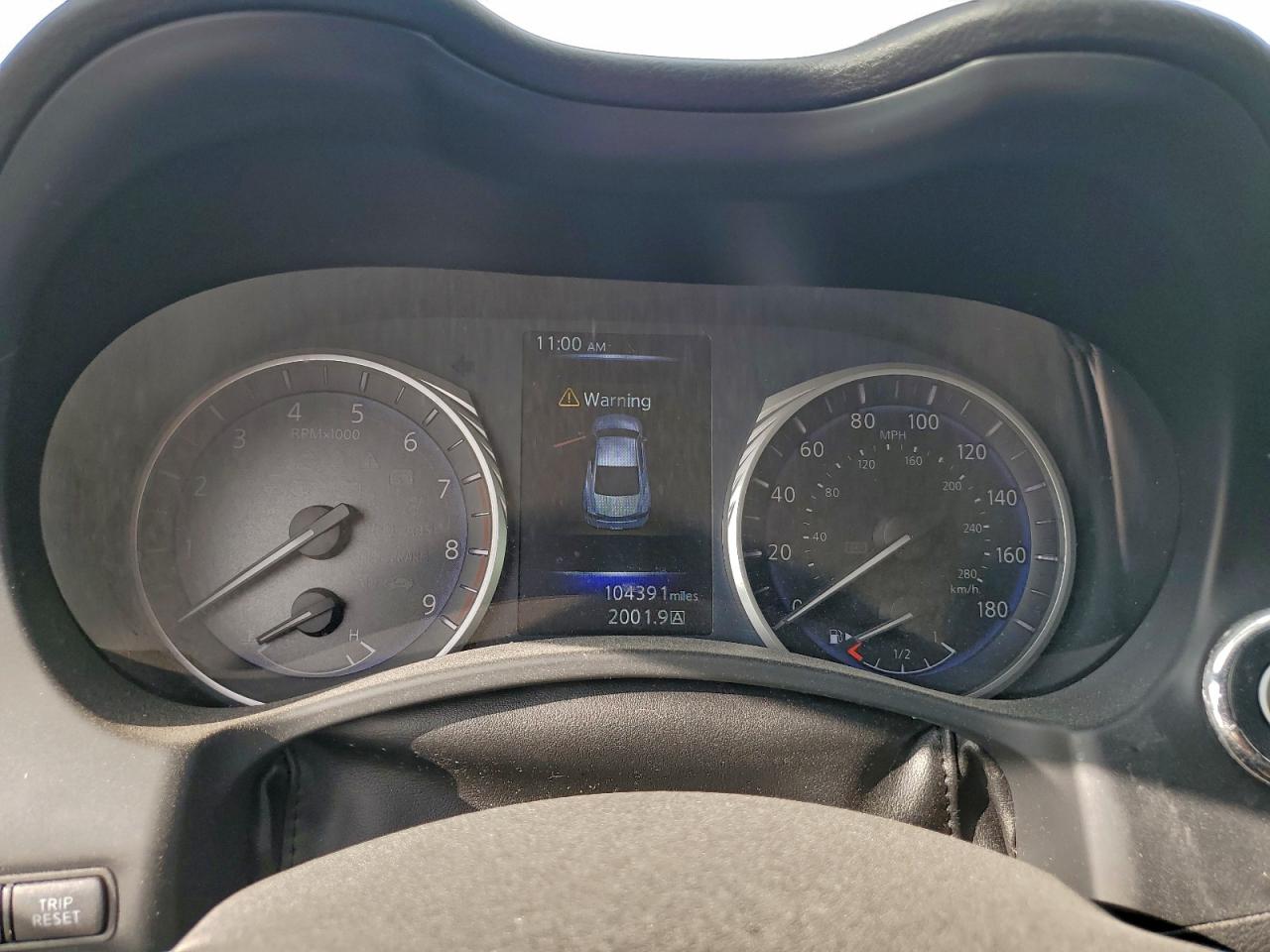 INFINITI Q60 Red Sport 400 Image 9