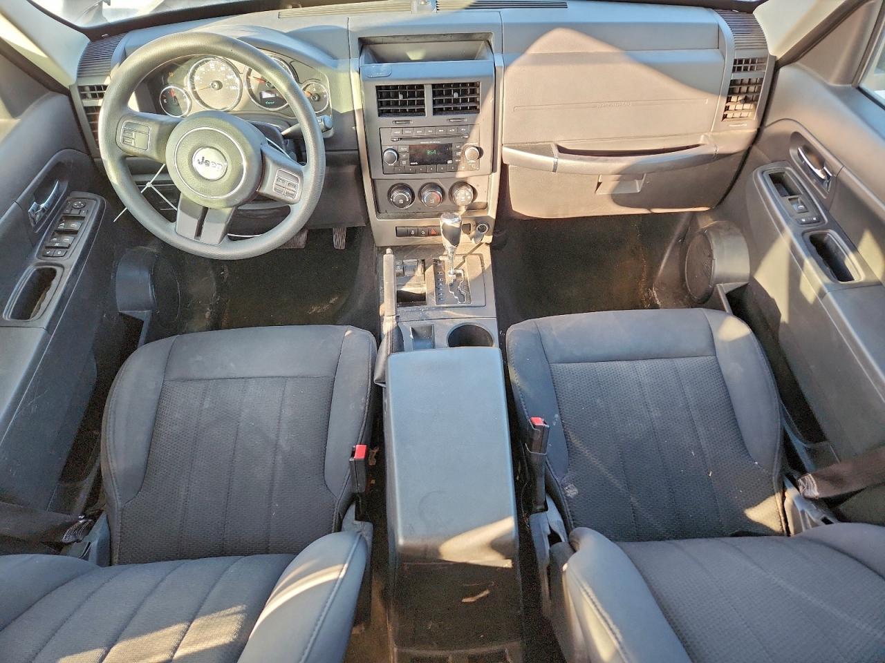 Jeep Liberty Sport Image 10