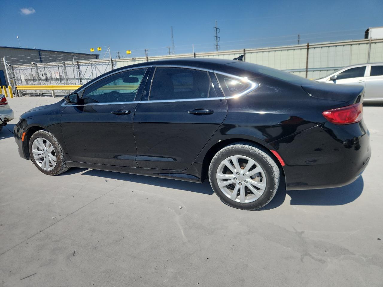 Chrysler 200 Limited Image 5