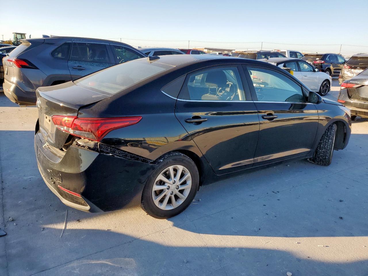 Hyundai ACCENT Se Image 8