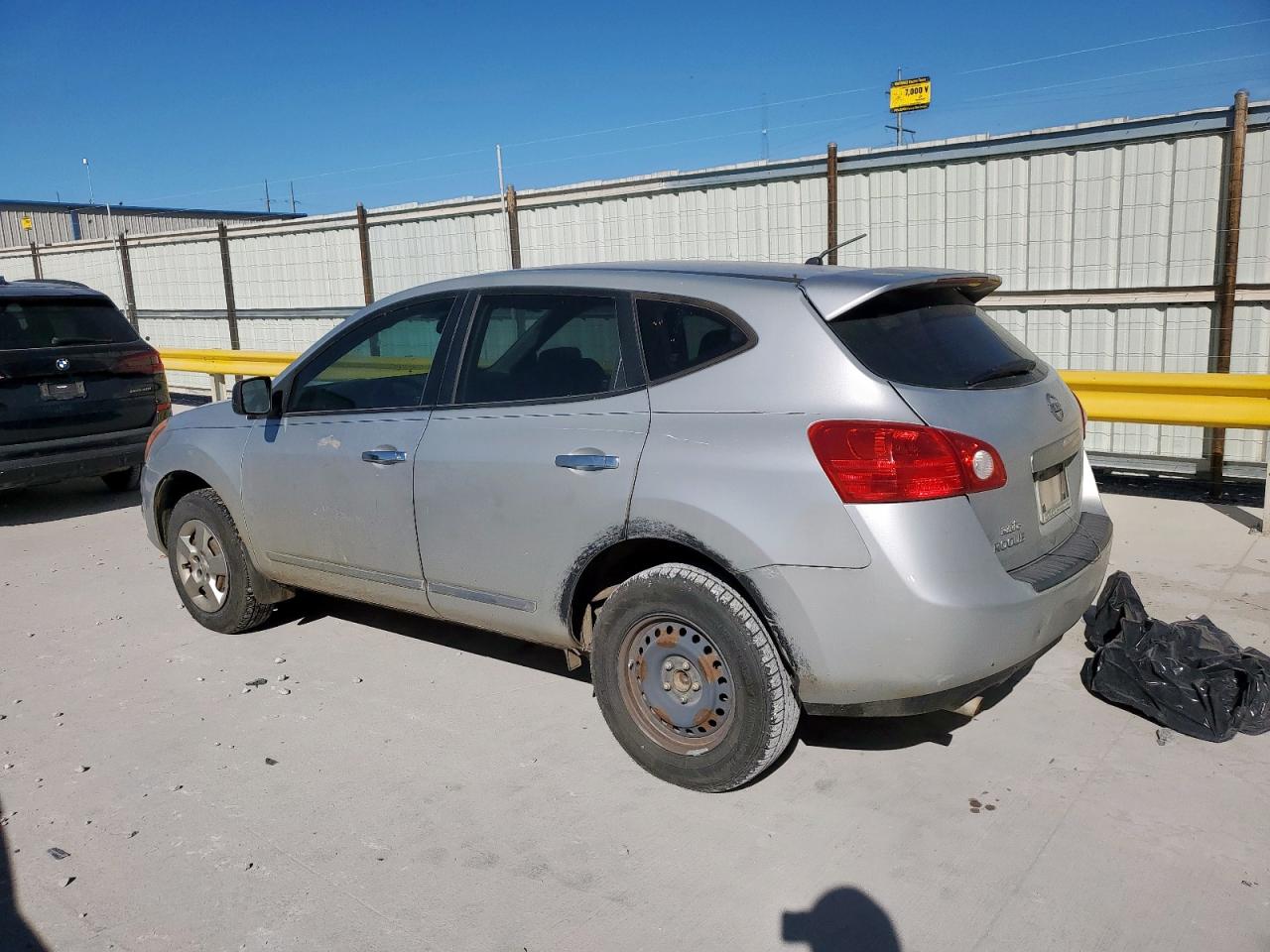 Nissan Rogue S Image 2