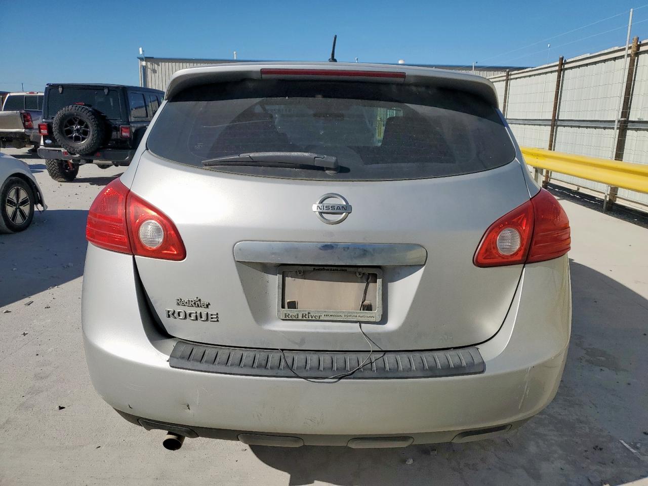 Nissan Rogue S Image 4