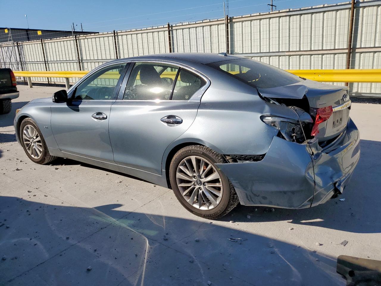 INFINITI Q50 Luxe Image 2