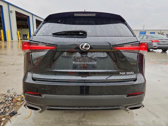 Lexus NX 300 Base Image 10