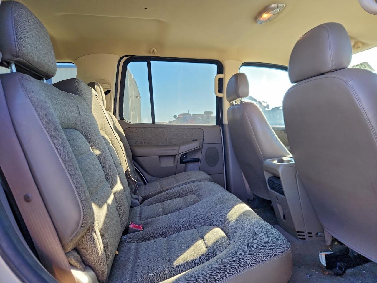 Ford Explorer Xls Image 9