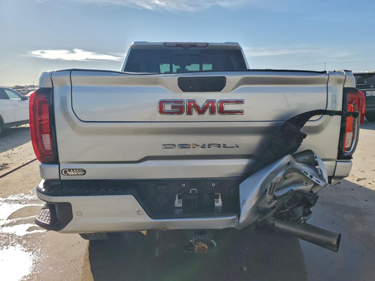 GMC Sierra K2500 Denali Image 13