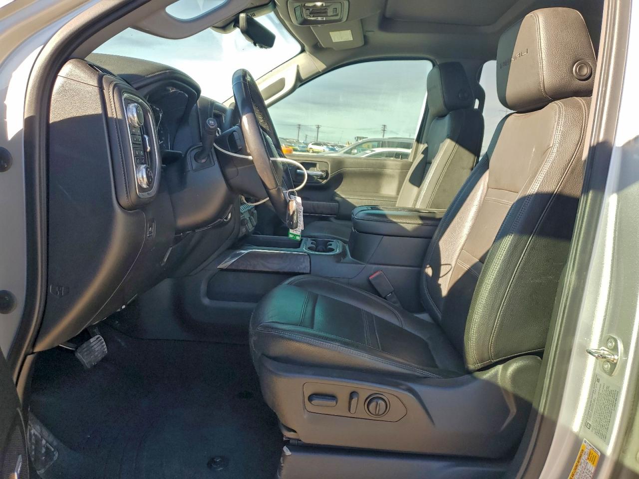 GMC Sierra K2500 Denali Image 6