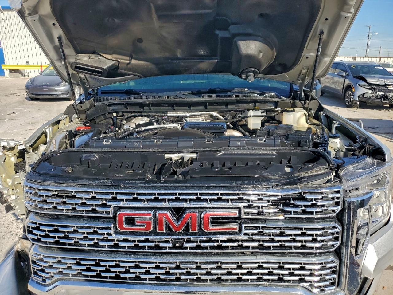 GMC Sierra K2500 Denali Image 11