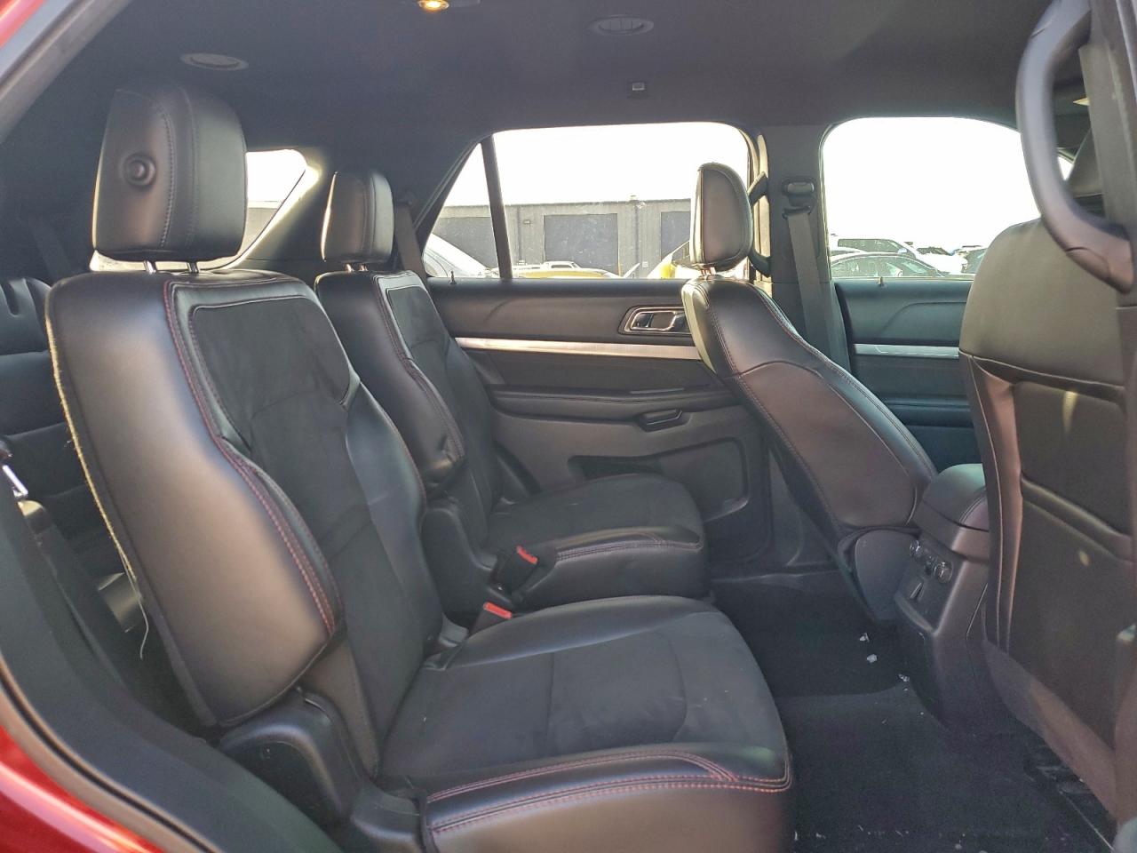 Ford Explorer Xlt Image 6