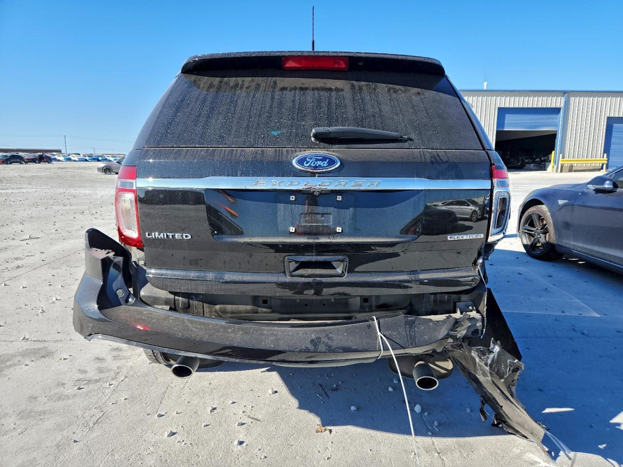 Ford Explorer Limited Image 13