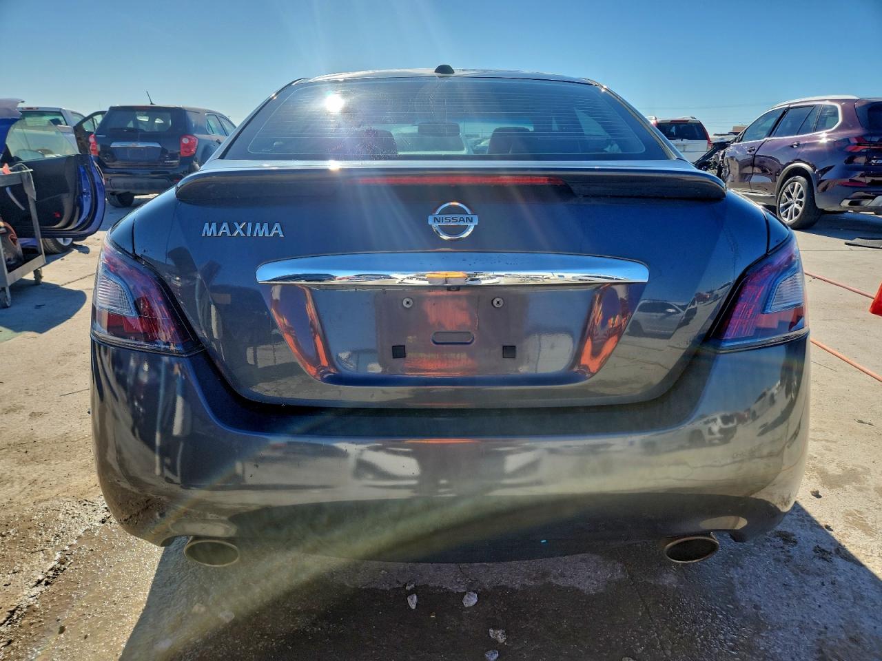 Nissan Maxima S Image 2