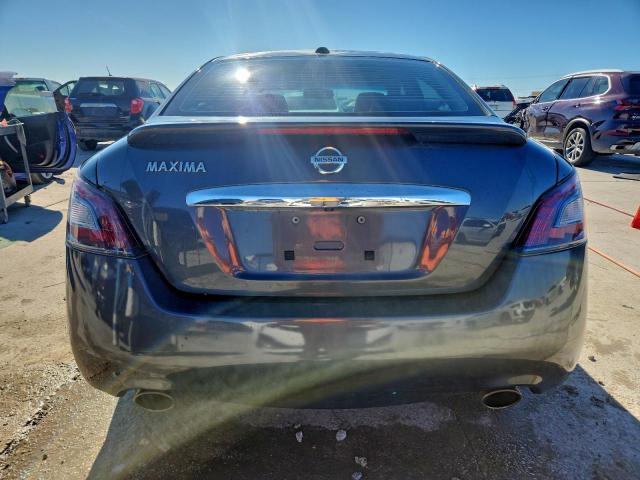 Nissan Maxima S Image 2