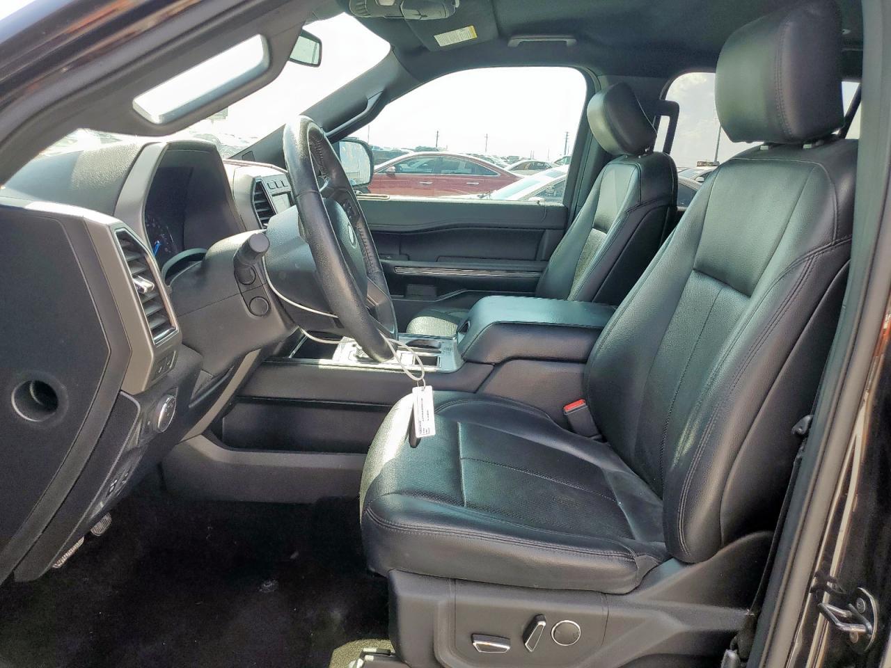 Ford Expedition Xlt Image 4