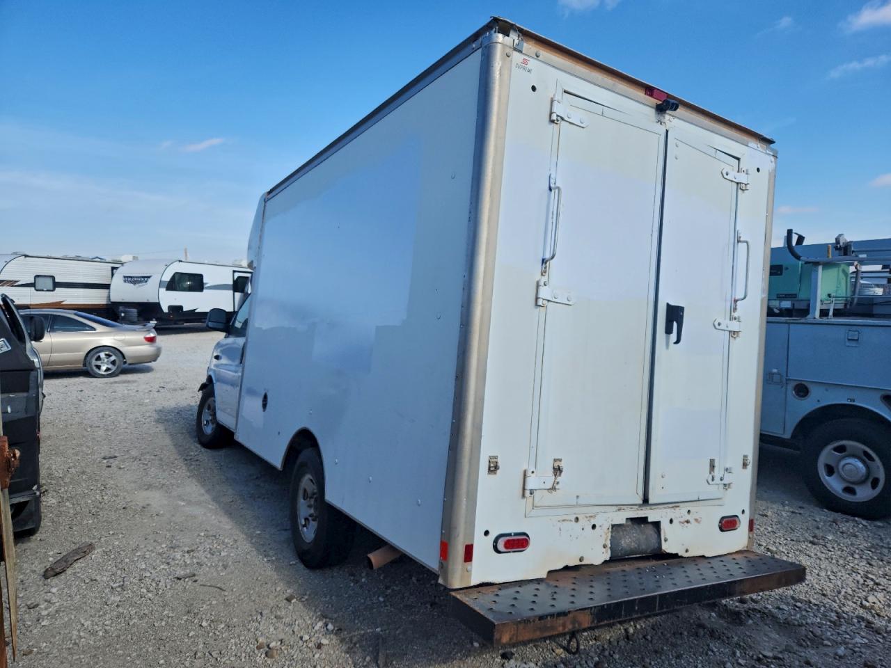 Chevrolet Express Image 12