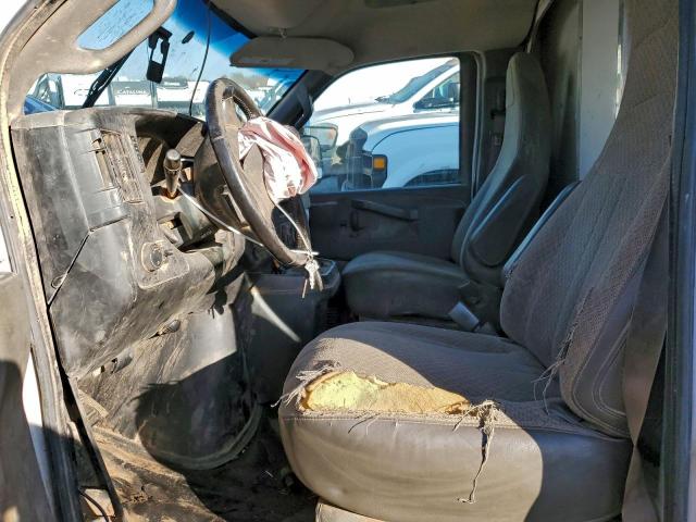 Chevrolet Express Image 2