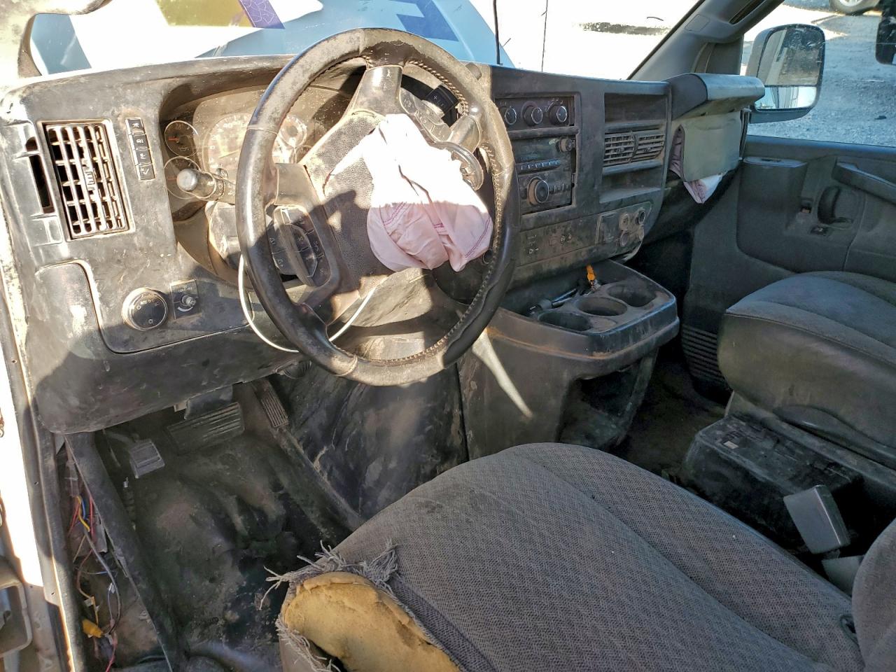 Chevrolet Express Image 5