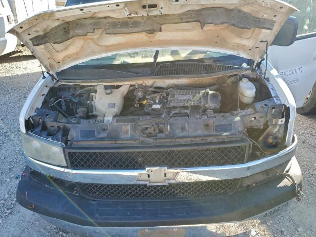 Chevrolet Express Image 3