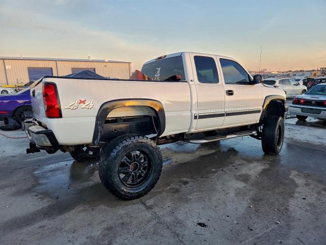 Chevrolet Silverado K2500 Heavy Duty Image 12