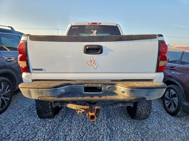 Chevrolet Silverado K2500 Heavy Duty Image 3