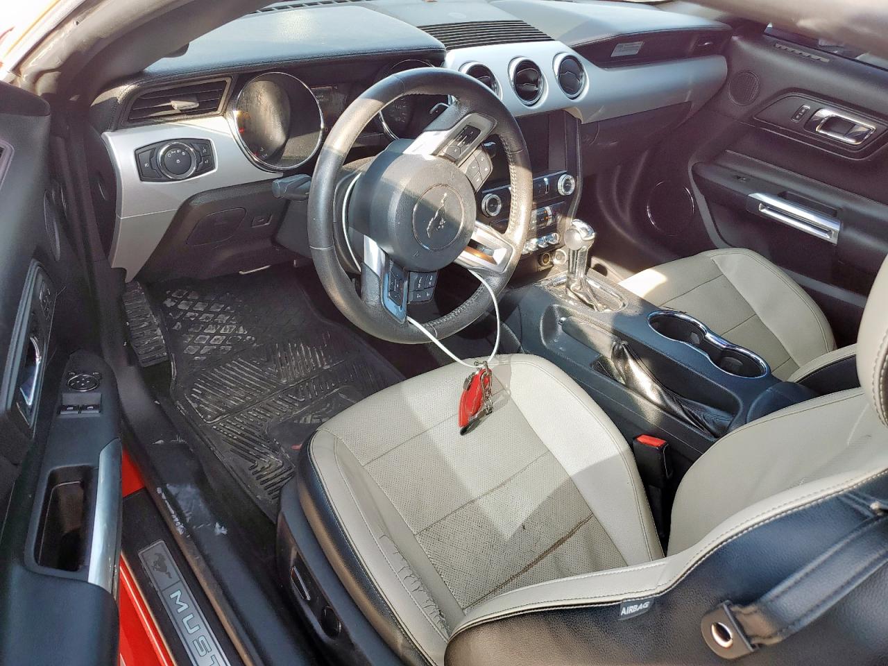 Ford Mustang Image 6