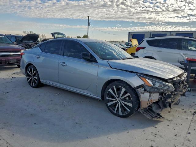 Nissan Altima Sr Image 2